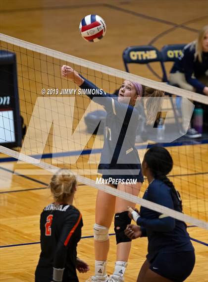 Thumbnail 2 in Minooka vs. Althoff Catholic (IHSA 4A Sectional Final) photogallery.