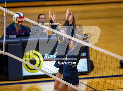 Thumbnail 2 in Minooka vs. Althoff Catholic (IHSA 4A Sectional Final) photogallery.