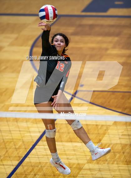 Thumbnail 2 in Minooka vs. Althoff Catholic (IHSA 4A Sectional Final) photogallery.