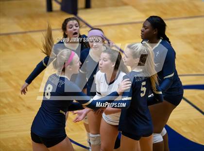 Thumbnail 3 in Minooka vs. Althoff Catholic (IHSA 4A Sectional Final) photogallery.
