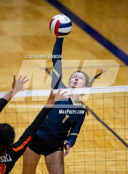 Thumbnail 1 in Minooka vs. Althoff Catholic (IHSA 4A Sectional Final) photogallery.