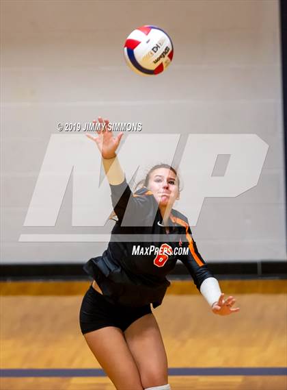Thumbnail 1 in Minooka vs. Althoff Catholic (IHSA 4A Sectional Final) photogallery.