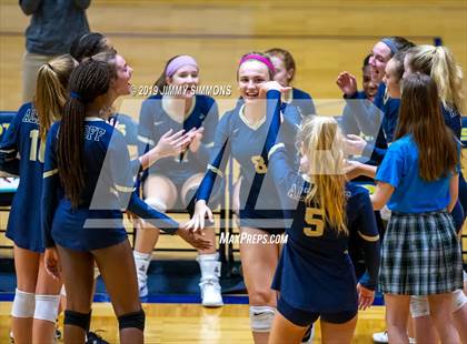 Thumbnail 3 in Minooka vs. Althoff Catholic (IHSA 4A Sectional Final) photogallery.