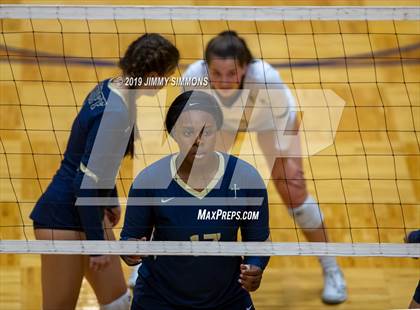 Thumbnail 2 in Minooka vs. Althoff Catholic (IHSA 4A Sectional Final) photogallery.