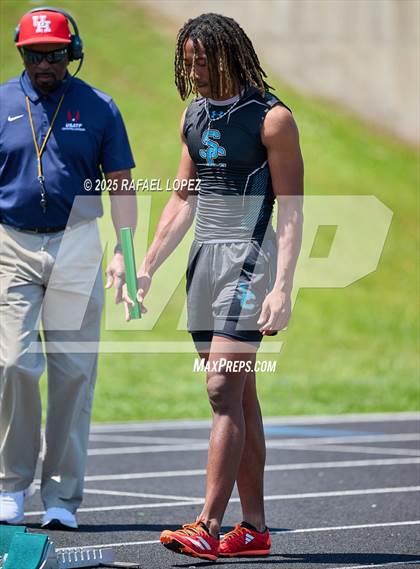 Thumbnail 1 in UIL 6A Track & Field Area 21&22 (4x100M Relay) photogallery.