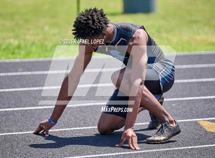 Thumbnail 1 in UIL 6A Track & Field Area 21&22 (4x100M Relay) photogallery.