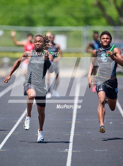 Thumbnail 2 in UIL 6A Track & Field Area 21&22 (4x100M Relay) photogallery.