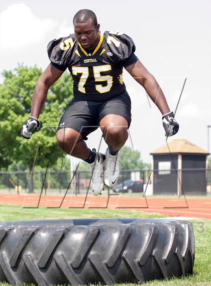 Thumbnail 3 in Roderick Johnson (Reebok Dynamic Athlete) photogallery.