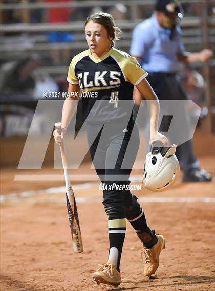 Thumbnail 2 in Benson vs. Round Valley (AIA 2A Semifinal) photogallery.