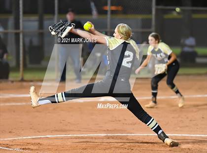 Thumbnail 3 in Benson vs. Round Valley (AIA 2A Semifinal) photogallery.