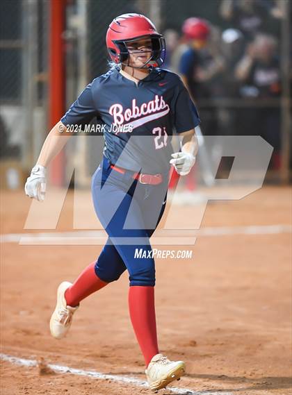 Thumbnail 3 in Benson vs. Round Valley (AIA 2A Semifinal) photogallery.