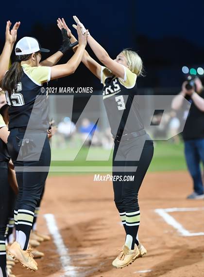 Thumbnail 3 in Benson vs. Round Valley (AIA 2A Semifinal) photogallery.