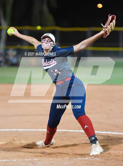 Thumbnail 3 in Benson vs. Round Valley (AIA 2A Semifinal) photogallery.