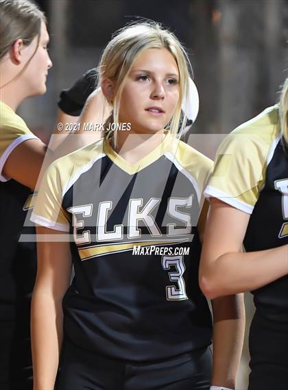 Thumbnail 3 in Benson vs. Round Valley (AIA 2A Semifinal) photogallery.