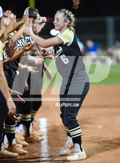 Thumbnail 1 in Benson vs. Round Valley (AIA 2A Semifinal) photogallery.