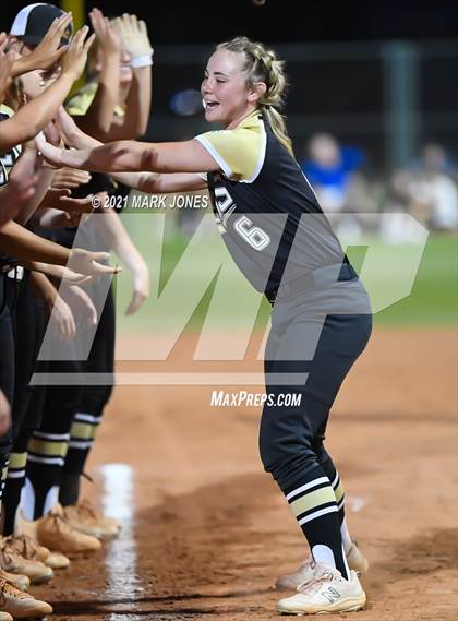 Thumbnail 3 in Benson vs. Round Valley (AIA 2A Semifinal) photogallery.