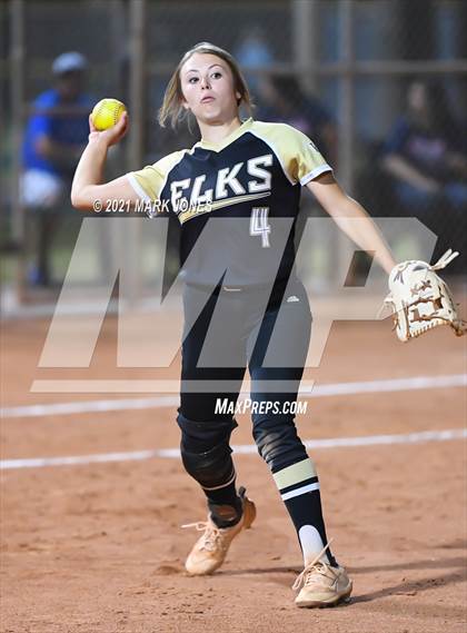 Thumbnail 1 in Benson vs. Round Valley (AIA 2A Semifinal) photogallery.
