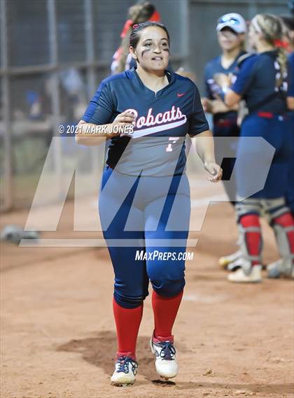 Thumbnail 2 in Benson vs. Round Valley (AIA 2A Semifinal) photogallery.