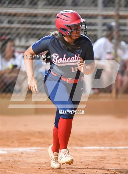 Thumbnail 1 in Benson vs. Round Valley (AIA 2A Semifinal) photogallery.