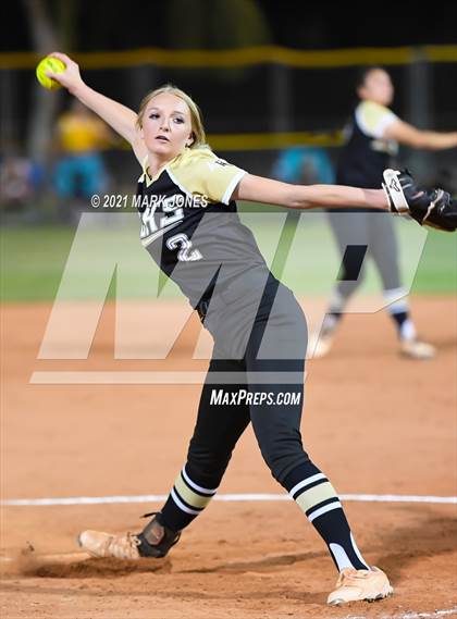 Thumbnail 1 in Benson vs. Round Valley (AIA 2A Semifinal) photogallery.