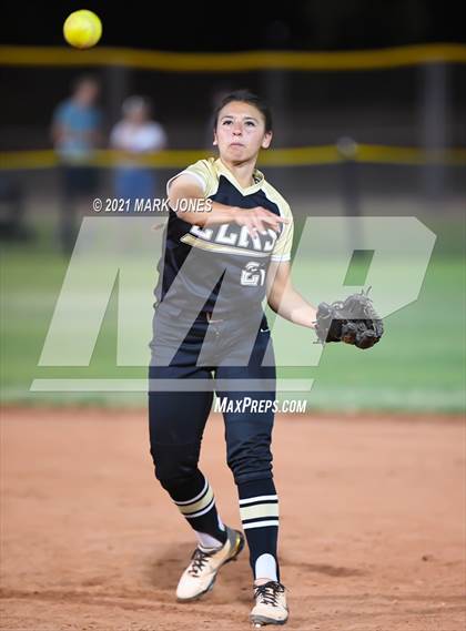 Thumbnail 3 in Benson vs. Round Valley (AIA 2A Semifinal) photogallery.