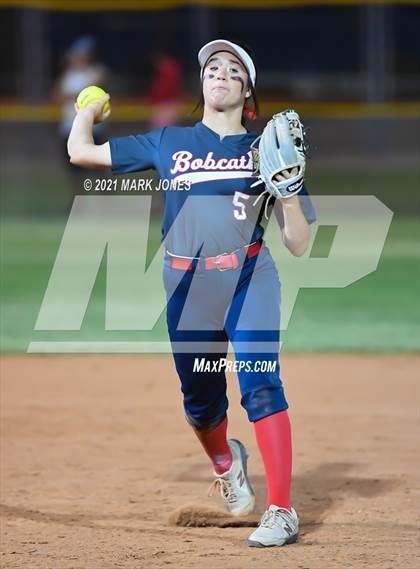 Thumbnail 2 in Benson vs. Round Valley (AIA 2A Semifinal) photogallery.