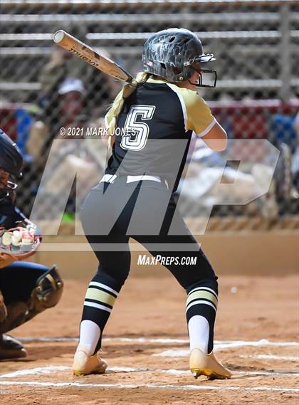 Thumbnail 3 in Benson vs. Round Valley (AIA 2A Semifinal) photogallery.