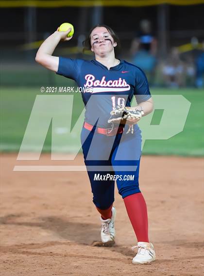 Thumbnail 1 in Benson vs. Round Valley (AIA 2A Semifinal) photogallery.