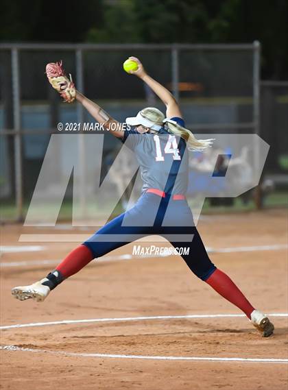 Thumbnail 3 in Benson vs. Round Valley (AIA 2A Semifinal) photogallery.
