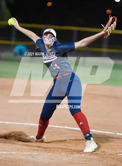 Thumbnail 3 in Benson vs. Round Valley (AIA 2A Semifinal) photogallery.