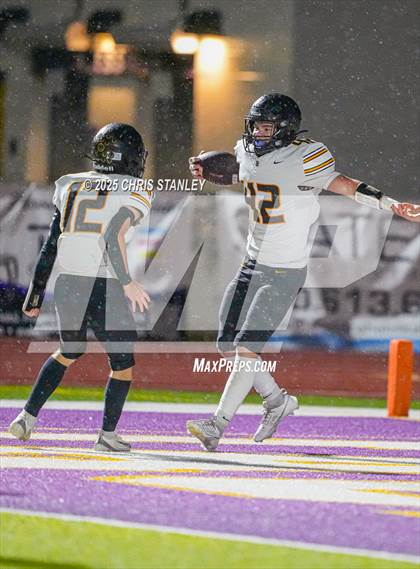 Thumbnail 2 in Round Valley @ Valley Christian (AIA 3A Semifinal) photogallery.