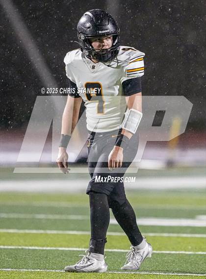 Thumbnail 2 in Round Valley @ Valley Christian (AIA 3A Semifinal) photogallery.