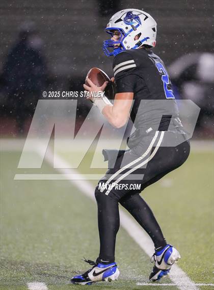 Thumbnail 1 in Round Valley @ Valley Christian (AIA 3A Semifinal) photogallery.