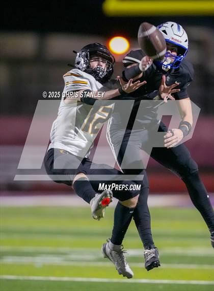 Thumbnail 2 in Round Valley @ Valley Christian (AIA 3A Semifinal) photogallery.