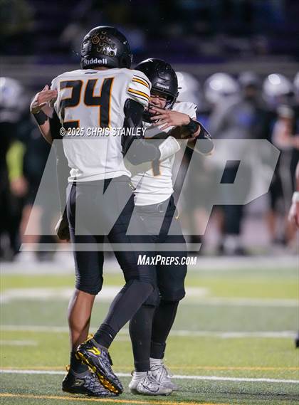 Thumbnail 1 in Round Valley @ Valley Christian (AIA 3A Semifinal) photogallery.