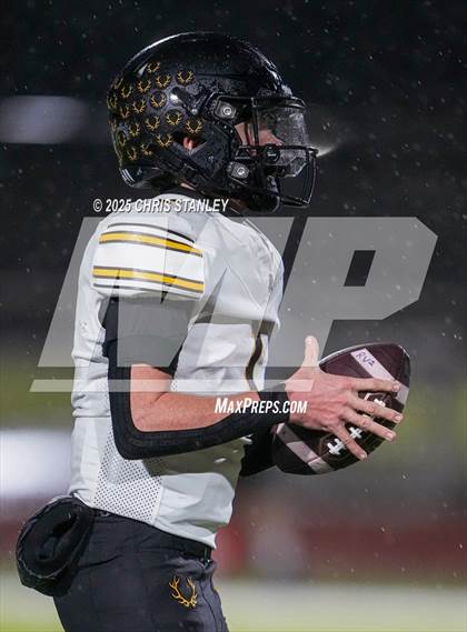 Thumbnail 1 in Round Valley @ Valley Christian (AIA 3A Semifinal) photogallery.