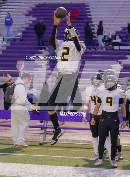 Thumbnail 3 in Round Valley @ Valley Christian (AIA 3A Semifinal) photogallery.