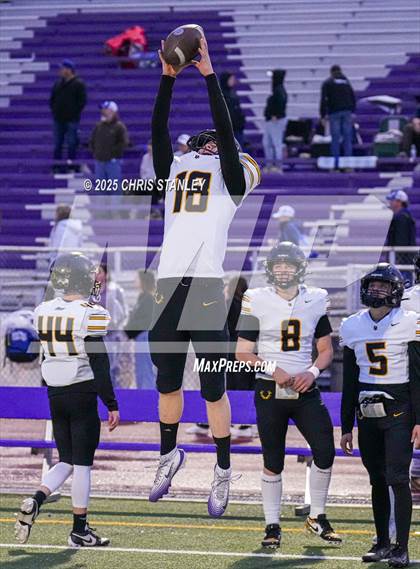 Thumbnail 1 in Round Valley @ Valley Christian (AIA 3A Semifinal) photogallery.