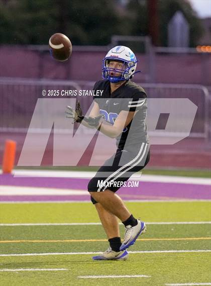 Thumbnail 1 in Round Valley @ Valley Christian (AIA 3A Semifinal) photogallery.