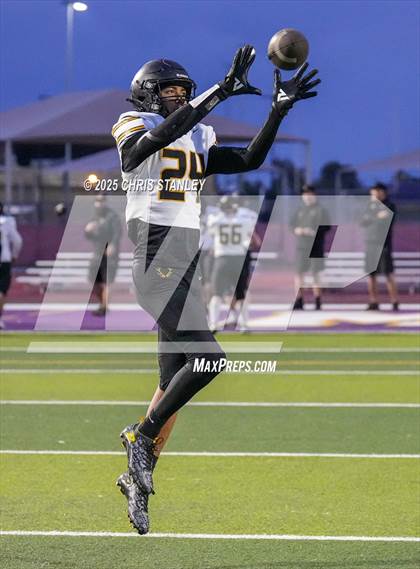 Thumbnail 1 in Round Valley @ Valley Christian (AIA 3A Semifinal) photogallery.