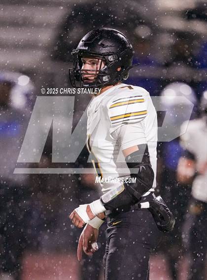 Thumbnail 2 in Round Valley @ Valley Christian (AIA 3A Semifinal) photogallery.