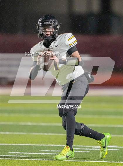 Thumbnail 1 in Round Valley @ Valley Christian (AIA 3A Semifinal) photogallery.