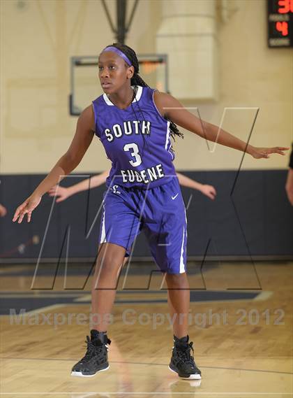 Thumbnail 3 in St. Mary's Academy vs. South Eugene (Nike Interstate Shootout) photogallery.