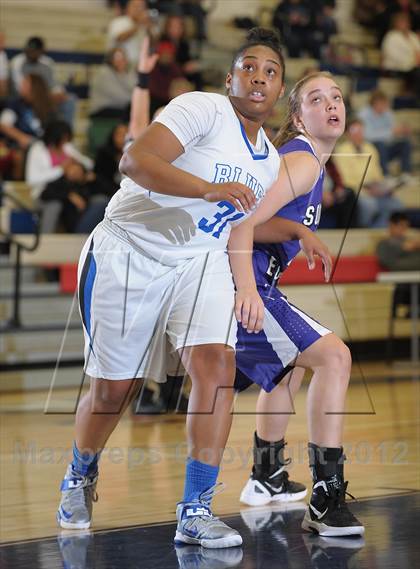 Thumbnail 1 in St. Mary's Academy vs. South Eugene (Nike Interstate Shootout) photogallery.