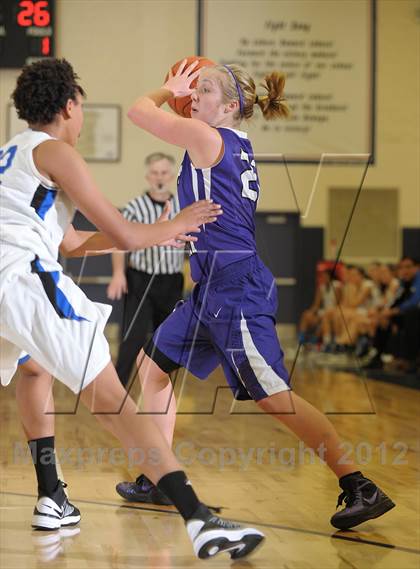 Thumbnail 2 in St. Mary's Academy vs. South Eugene (Nike Interstate Shootout) photogallery.