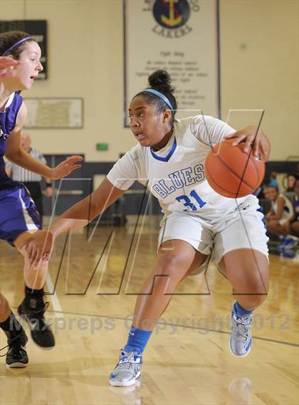 Thumbnail 3 in St. Mary's Academy vs. South Eugene (Nike Interstate Shootout) photogallery.