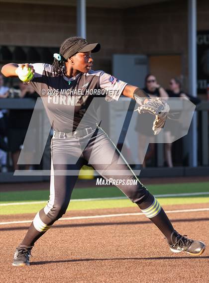 Thumbnail 2 in Guyer vs. Forney (UIL 6A D2 Girls Softball State Semi-Final) photogallery.