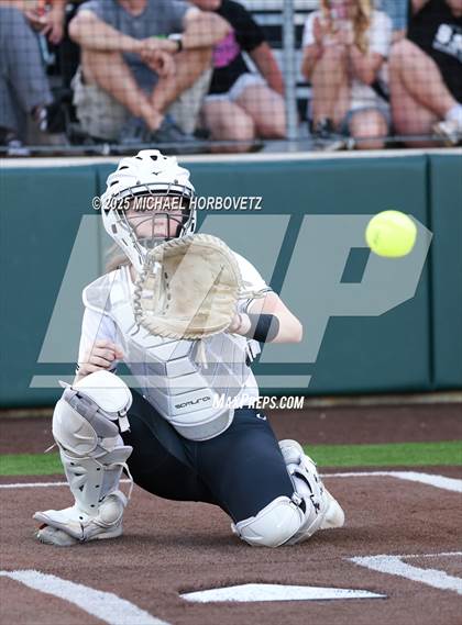 Thumbnail 3 in Guyer vs. Forney (UIL 6A D2 Girls Softball State Semi-Final) photogallery.