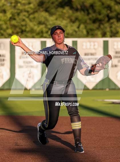 Thumbnail 3 in Guyer vs. Forney (UIL 6A D2 Girls Softball State Semi-Final) photogallery.