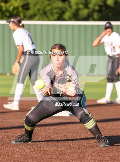 Thumbnail 2 in Guyer vs. Forney (UIL 6A D2 Girls Softball State Semi-Final) photogallery.